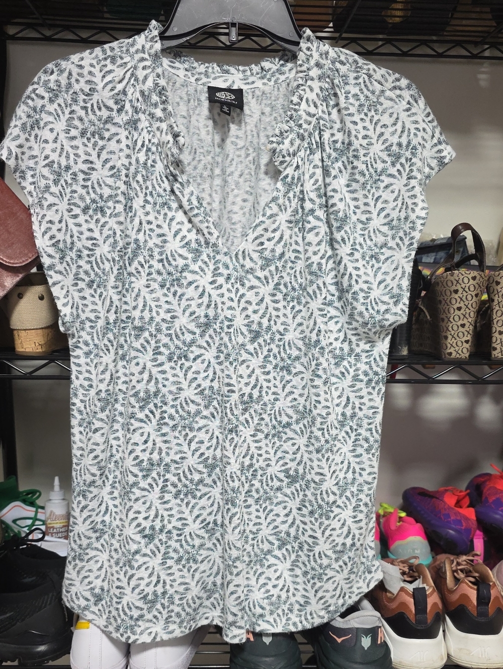 bobeau White V-Neck Short Sleeve Top with Green Leaf Print